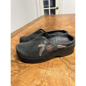 KLOGS Women’s 8 Black Leather Nursing Tapestry Embroidered Slip On Clog Shoes